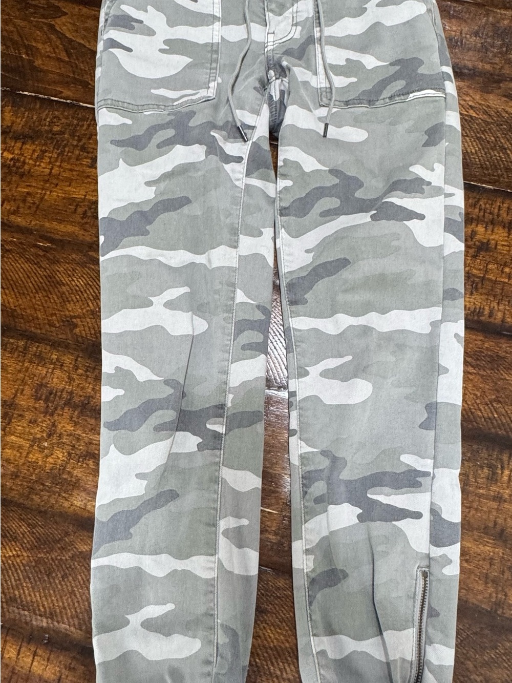 American Eagle Outfitters Women’s Green Camo Pants